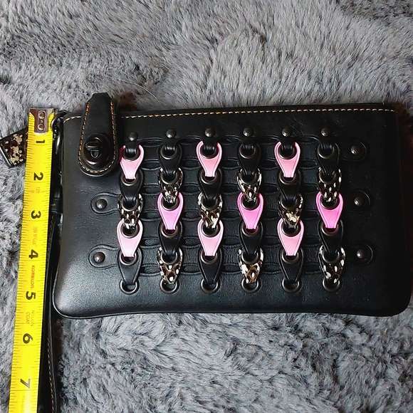 SOLD🥰 Coach 1941 exotic 21 wristlet wallet  in smooth glovetanned 🖤🩶🤍🩷 - Picture 14 of 15